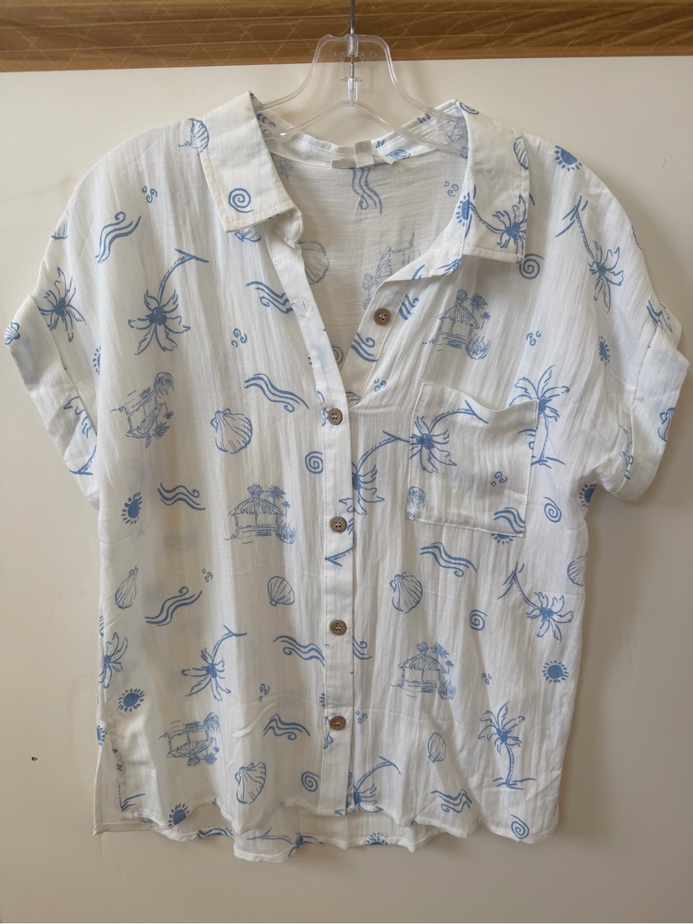 mine White Short-Sleeve Button Shirt with Light Blue Tropical Print